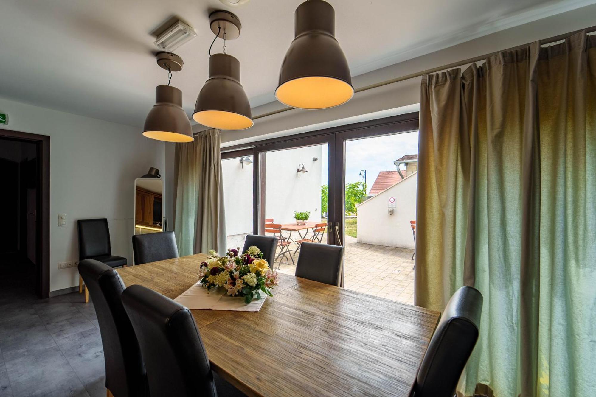 Rokusfalvy Birtok Vendeghaz Etyek Buitenkant foto